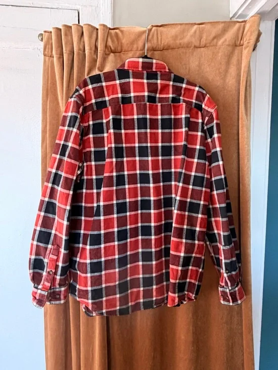 Carhartt Red and Black Plaid Button-Down Flannel Shirt - Picture 4 of 4